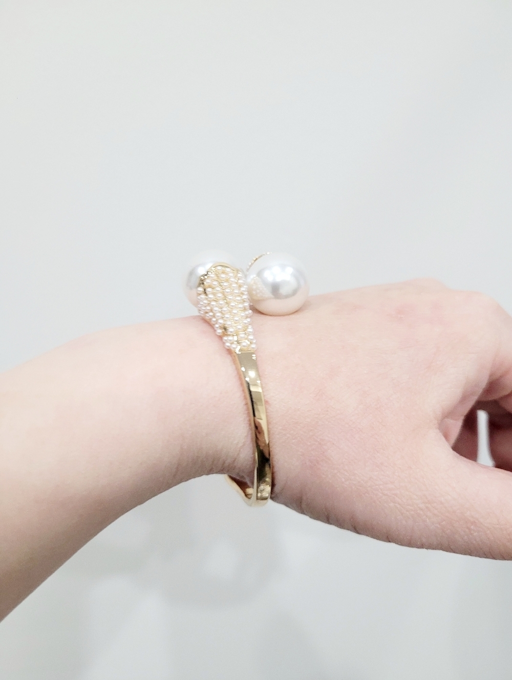 Brand New Gold Tone Mini Pearls Stainless Bangle Bracelet - Picture 2 of 8